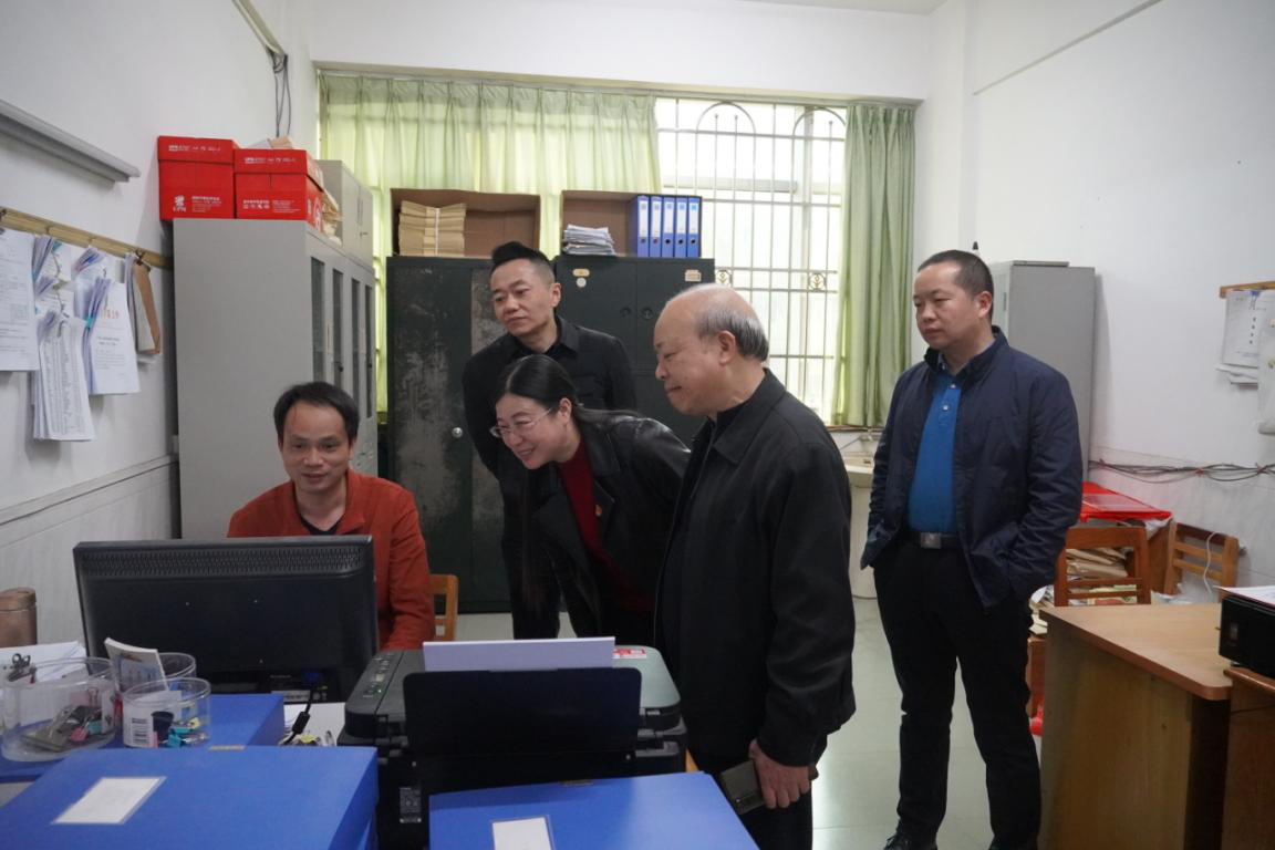 我院开展宣传阵地和网络安全 全方位排查工作