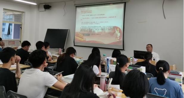 李四根书记为十里亭校区学子开讲“思政第一课”