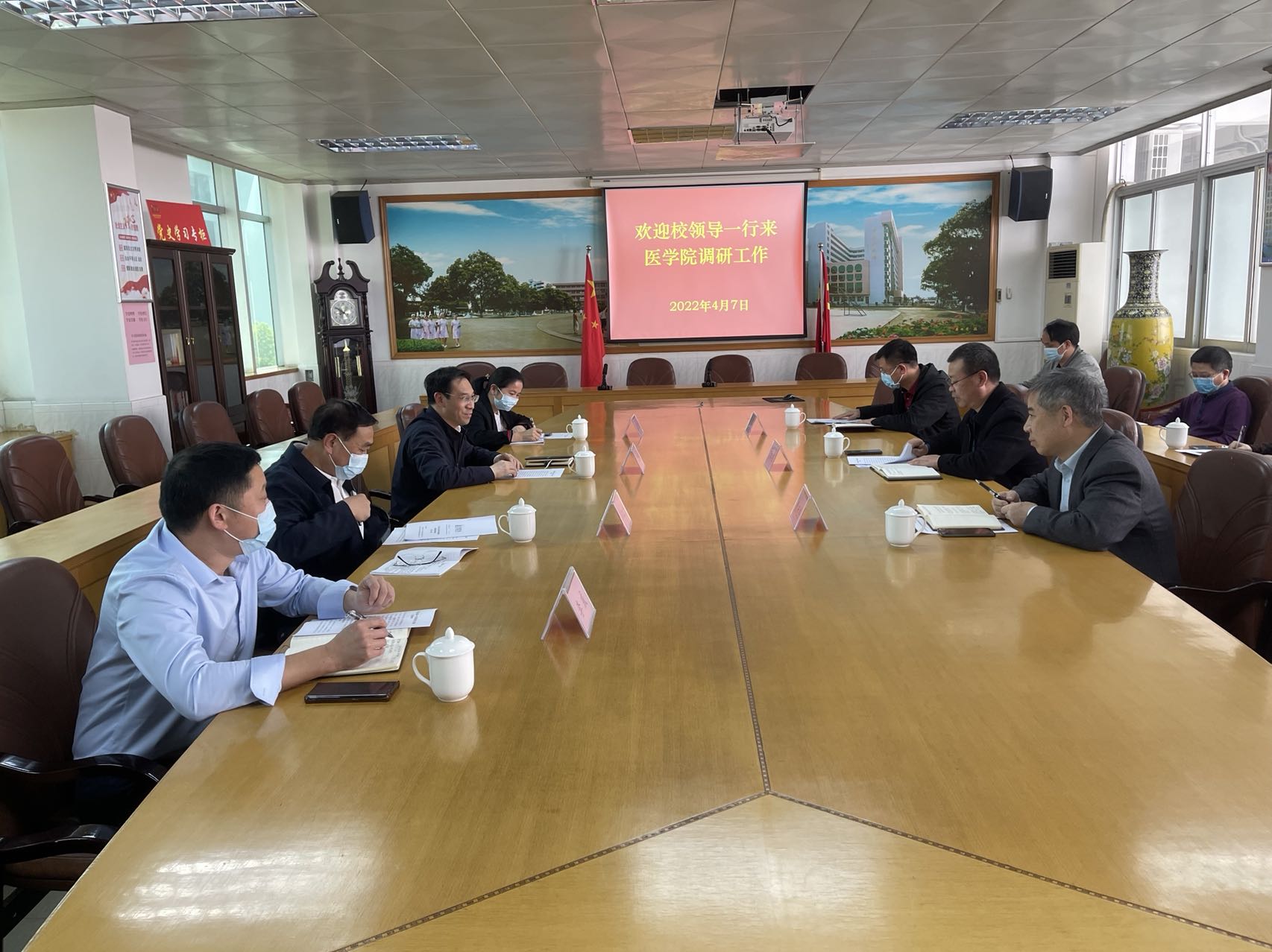 学校副校长吴善添一行来医学院调研工作