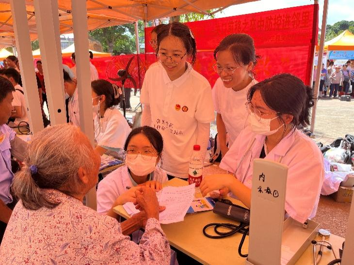 卒中宣教进乡村,共谱全民健康新篇章